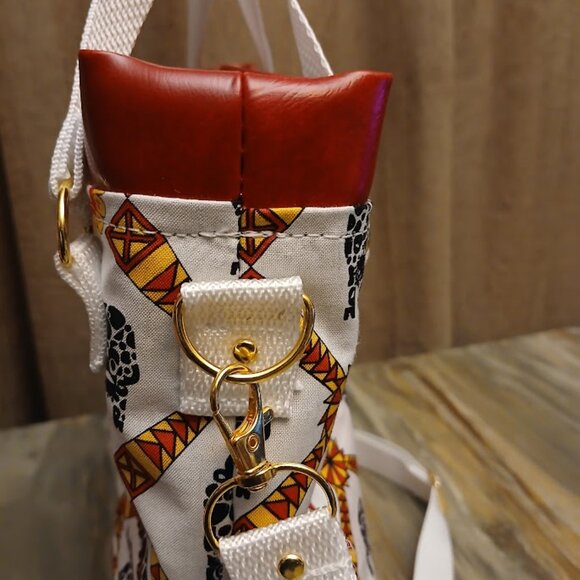New Bucket Saddle Bag Purse Tote Red White Cow Bulls Southwestern print Pleather - Picture 4 of 6